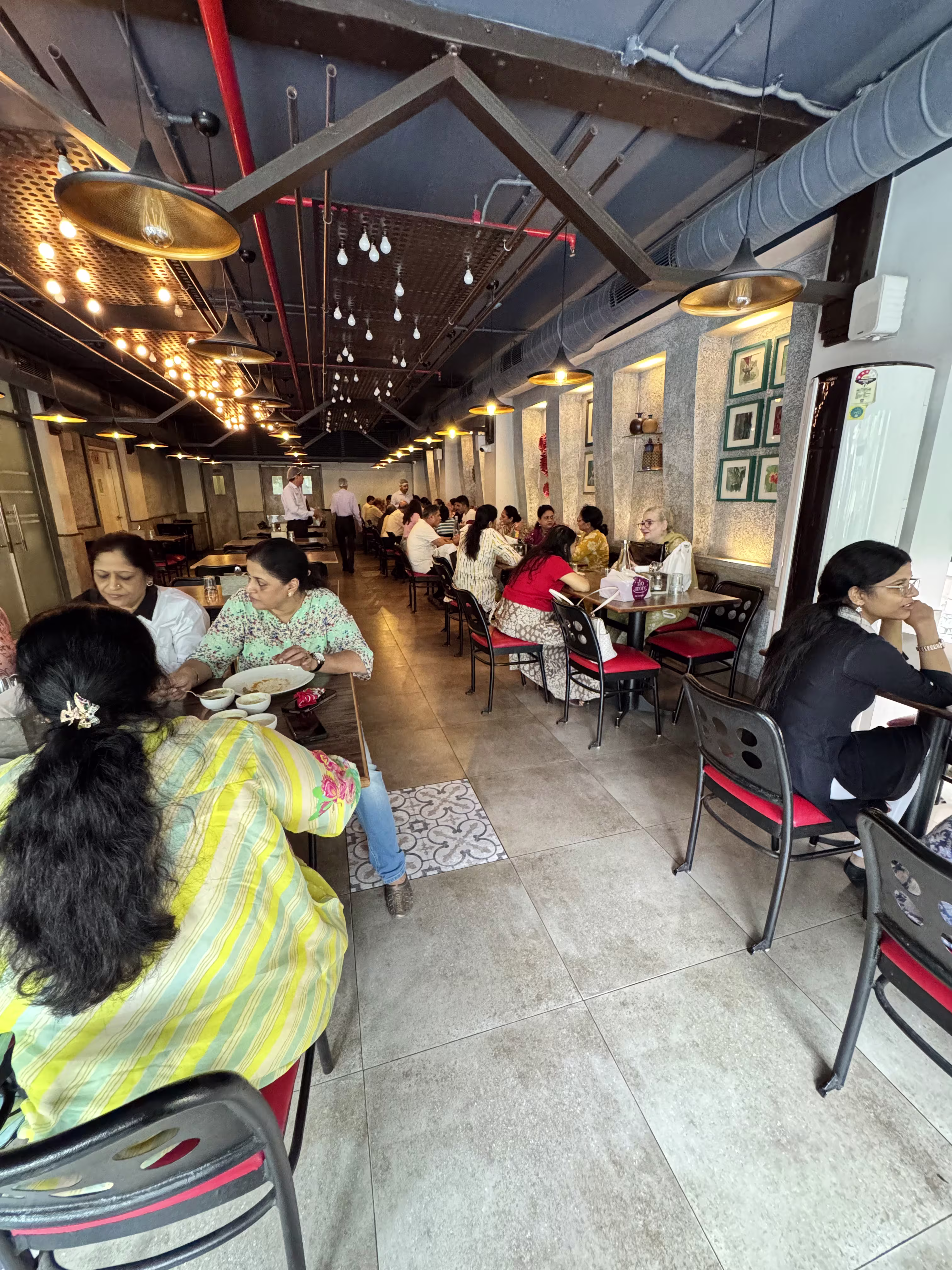 Kurry Patta dining space